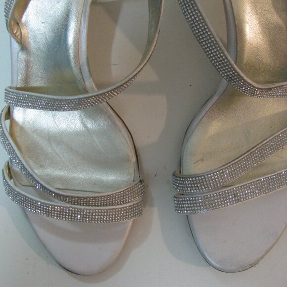 * 2/$15 Naturalizer Glitter Silver Sandals Size 8 Good Condition $120 When New - Picture 2 of 9
